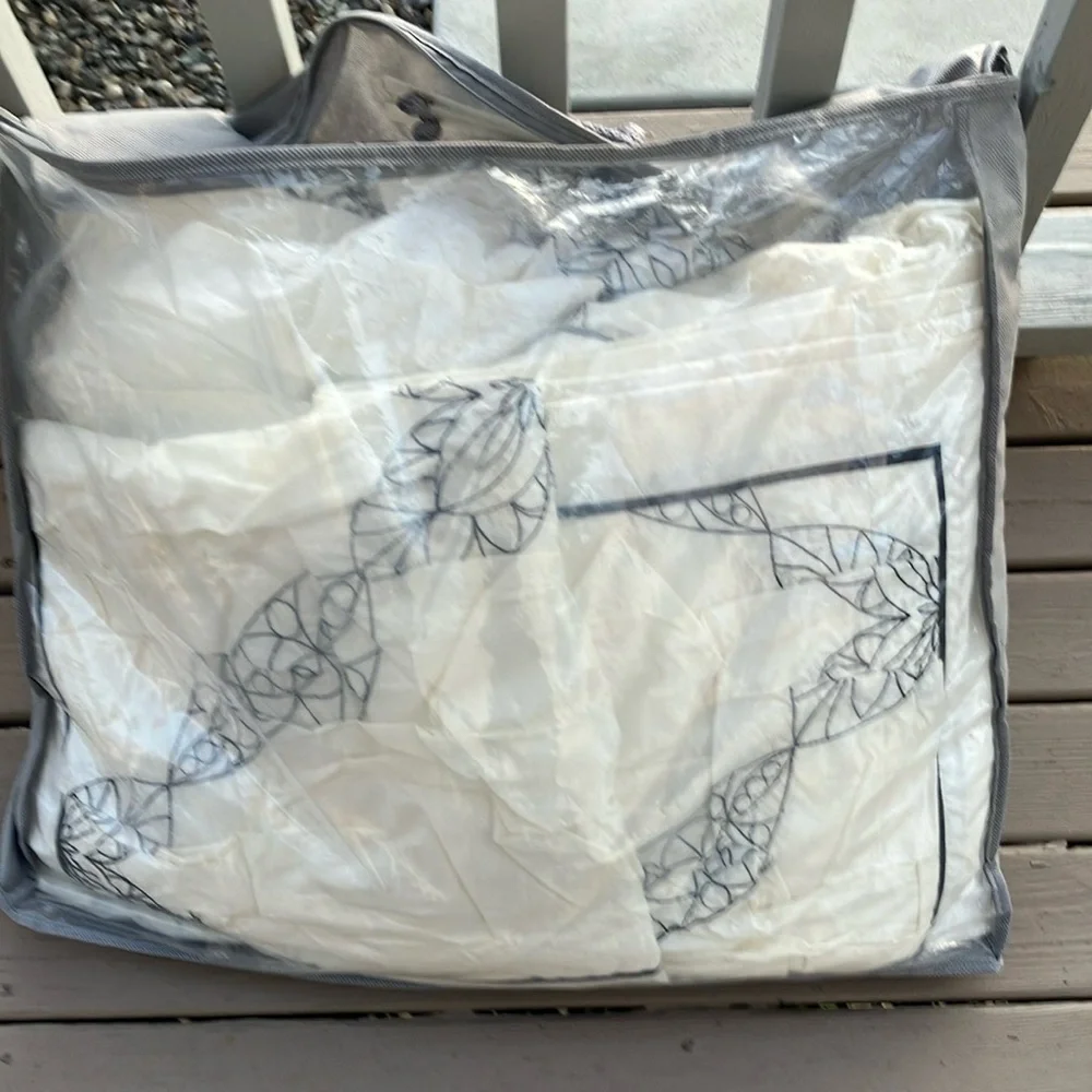 Anthro Puffed Cream w. Black Embroidery Cotton King Size Duvet w. 2 Euro Shams